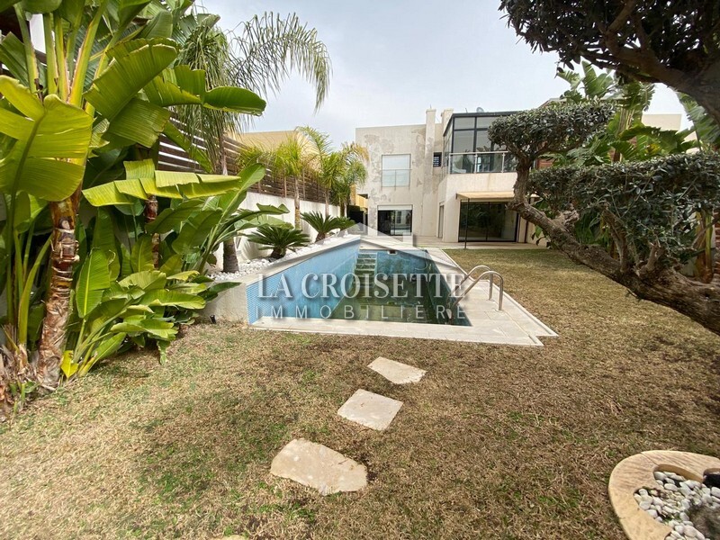 Villa S+3 avec piscine et studio indépendant à La Soukra